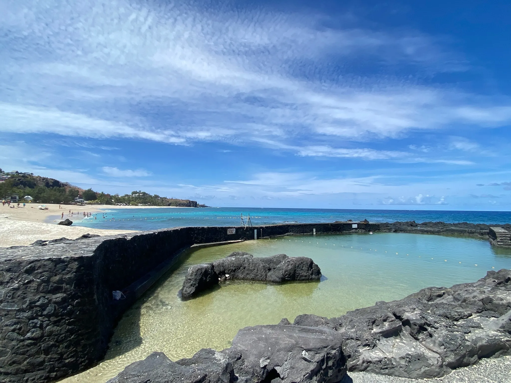 Plage de Boucan Canot et piscine naturelle