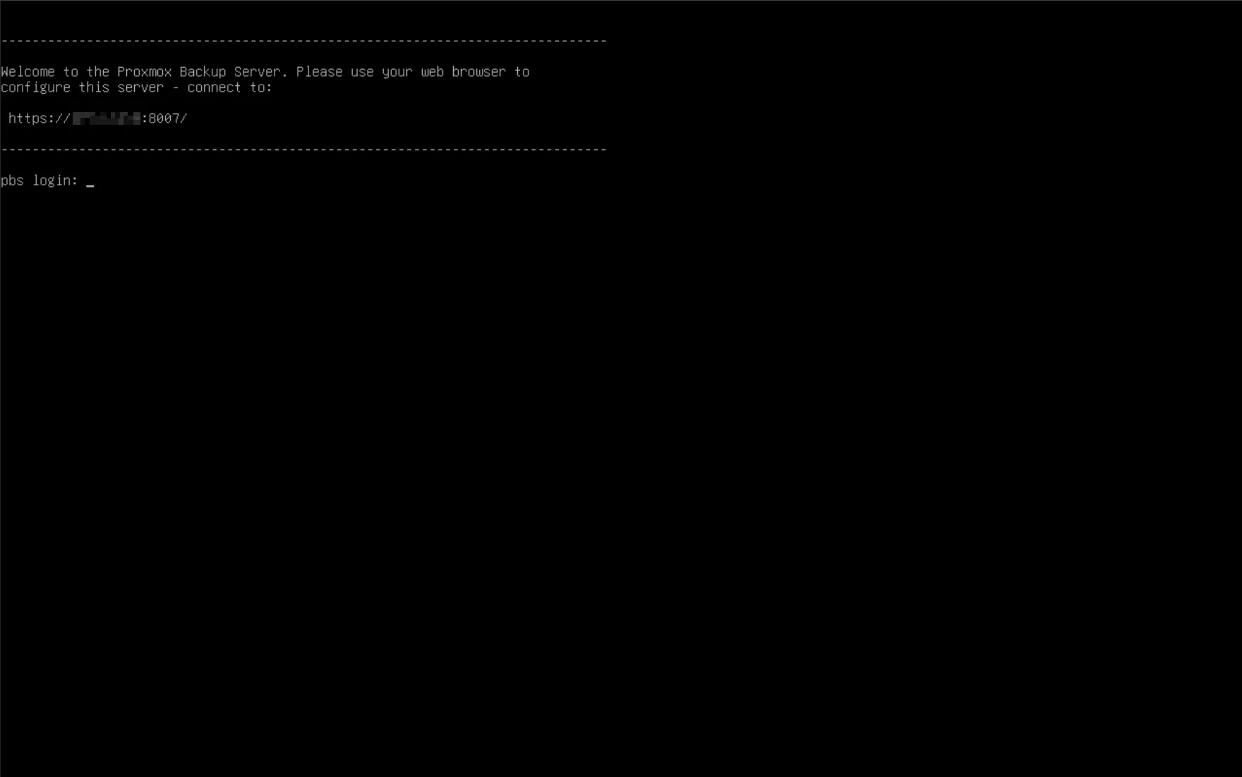 Console post-installation de PBS affichant l'URL de connexion